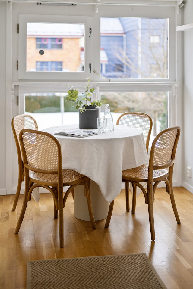 jakie krzesła do jadalni